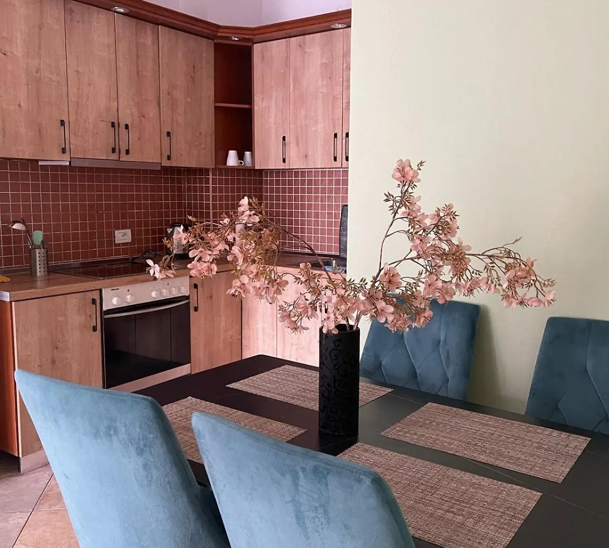 Spacious Apartment With Balcony Kashari
